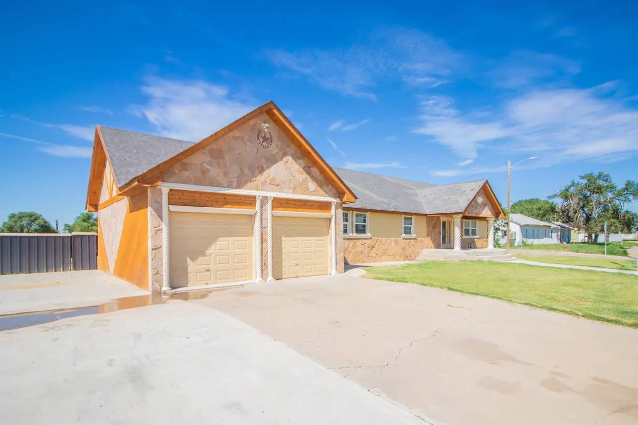 Photo 3 — 225 W Birch Avenue, Muleshoe, TX 79347