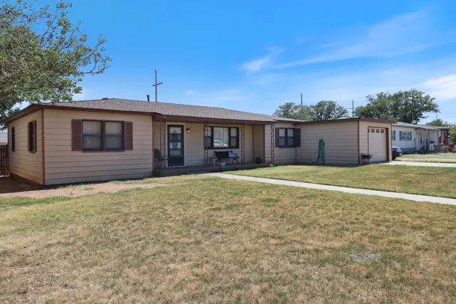 Photo 2 — 511 6th Street, Wolfforth, TX 79382