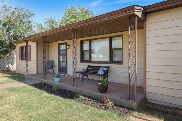 Photo 3 — 511 6th Street, Wolfforth, TX 79382