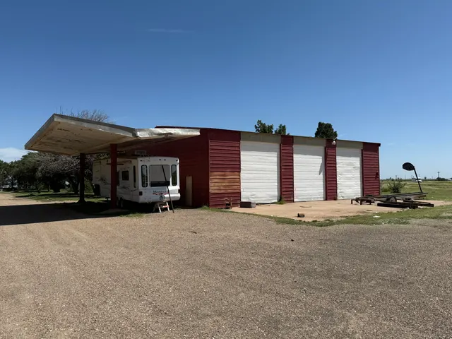 Photo 3 — 1530 I-27, Hale Center, TX 79041