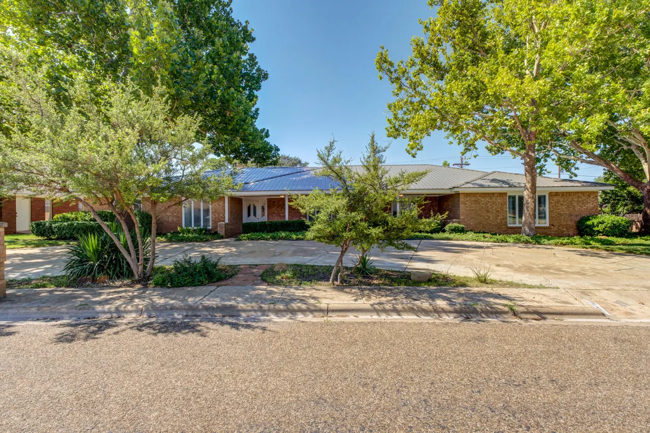 Photo 2 — 1702 E Broadway Street, Brownfield, TX 79316