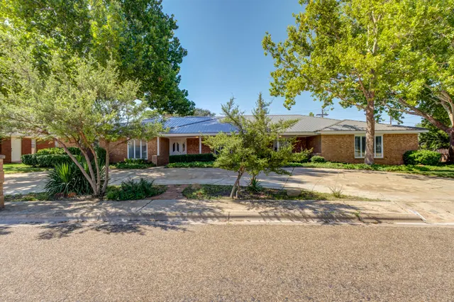 Photo 2 — 1702 E Broadway Street, Brownfield, TX 79316