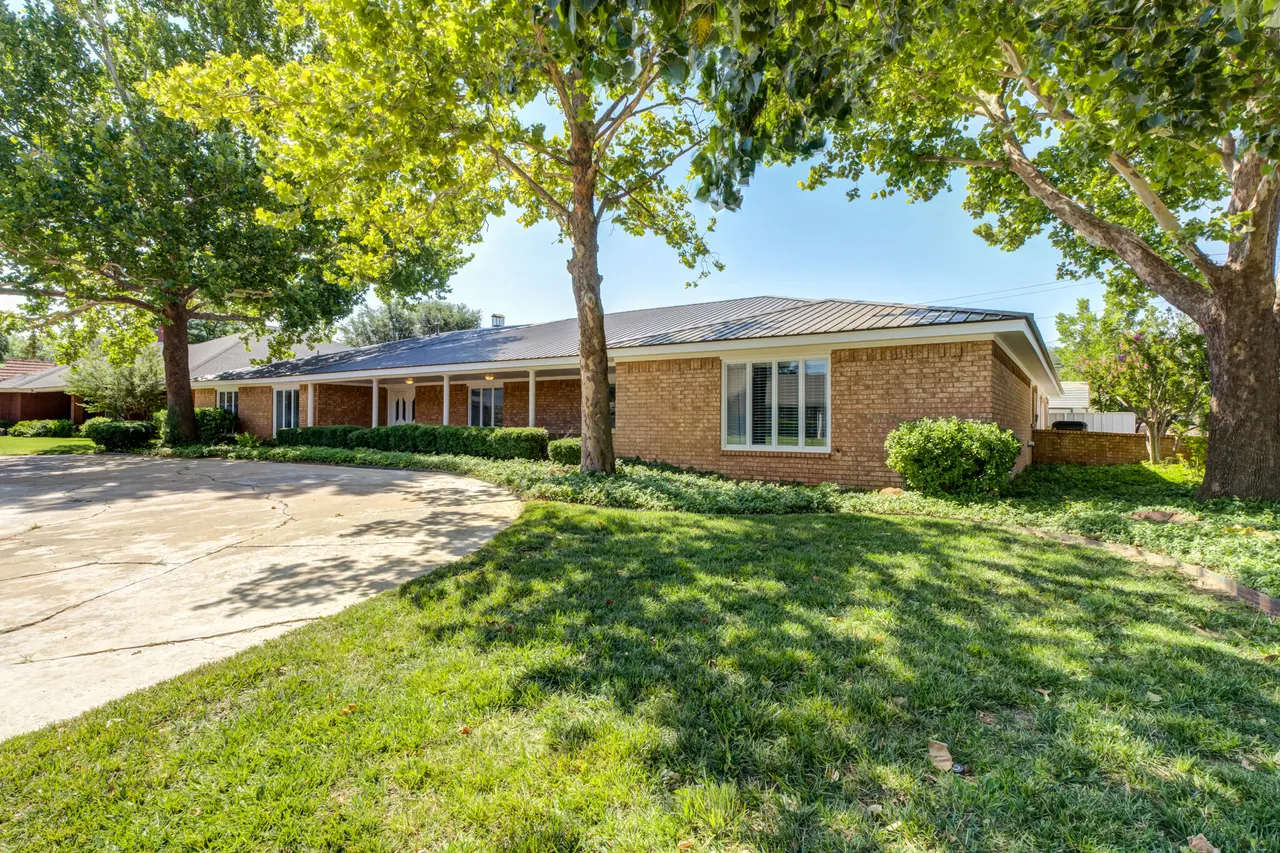 Photo 3 — 1702 E Broadway Street, Brownfield, TX 79316