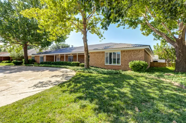 Photo 3 — 1702 E Broadway Street, Brownfield, TX 79316