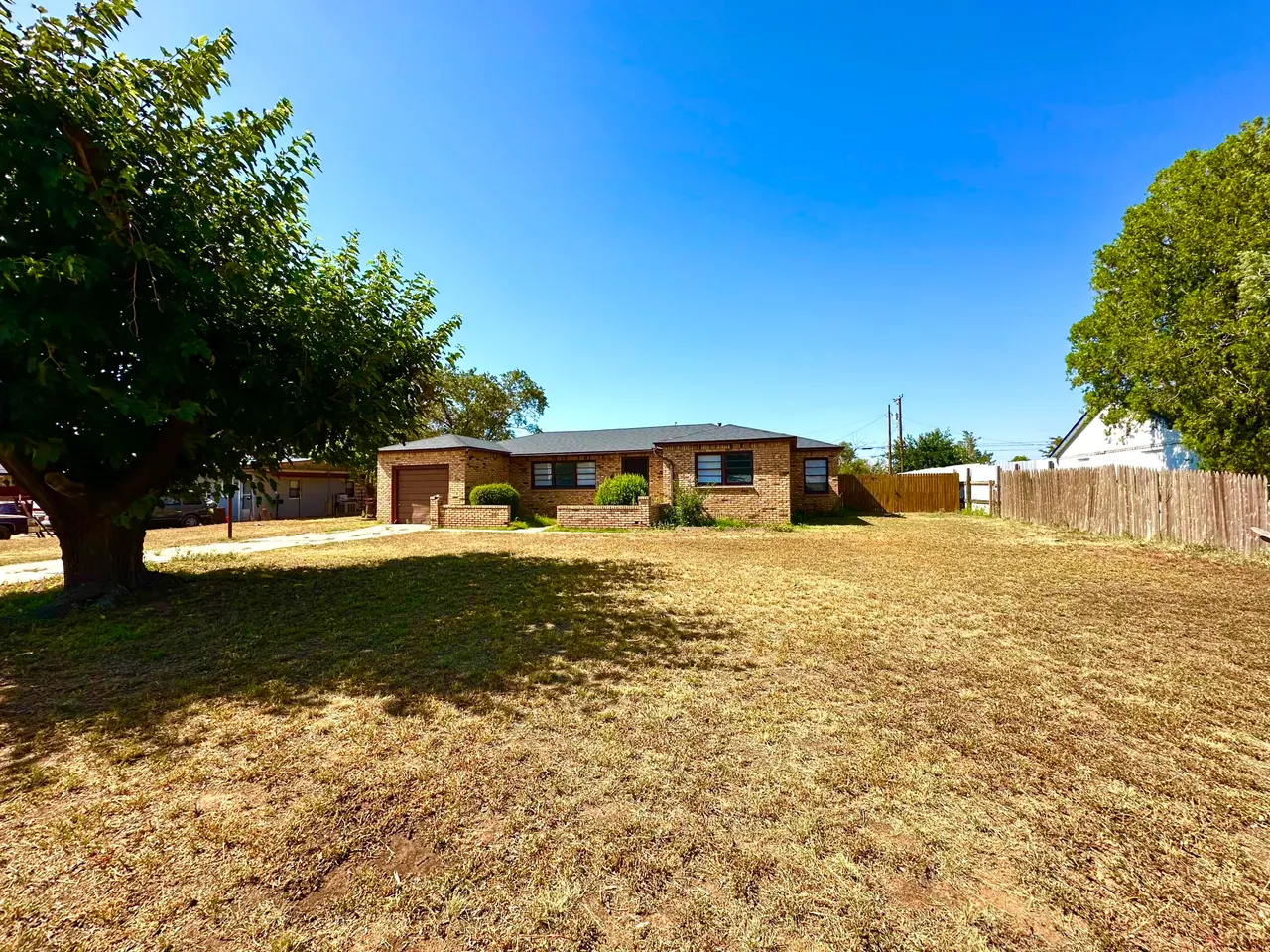 Photo 2 — 1827 8th Street, Levelland, TX 79336