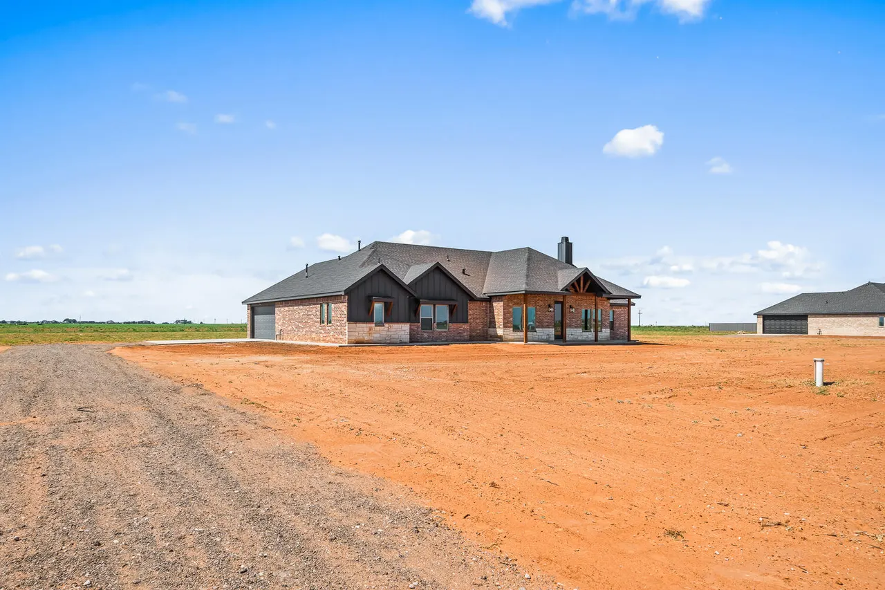 Photo 2 — 8117 County Rd 6100, Shallowater, TX 79363
