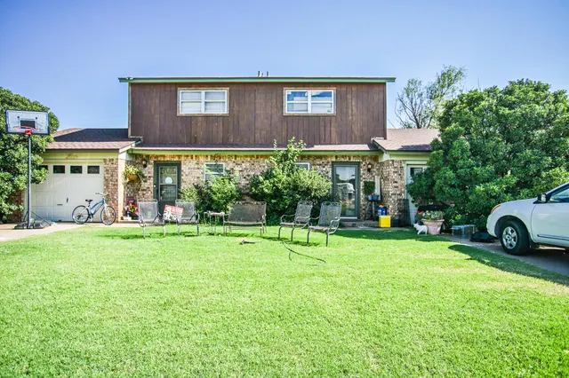 Front exterior — 1315 Quaker Street, Slaton, TX 79364