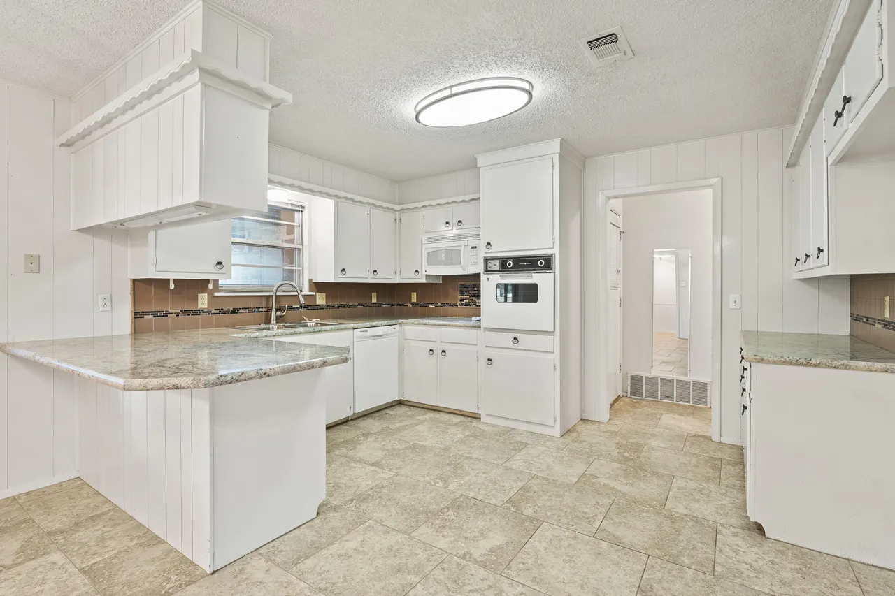 Photo 12 — 4404 56th Street, Lubbock, TX 79414