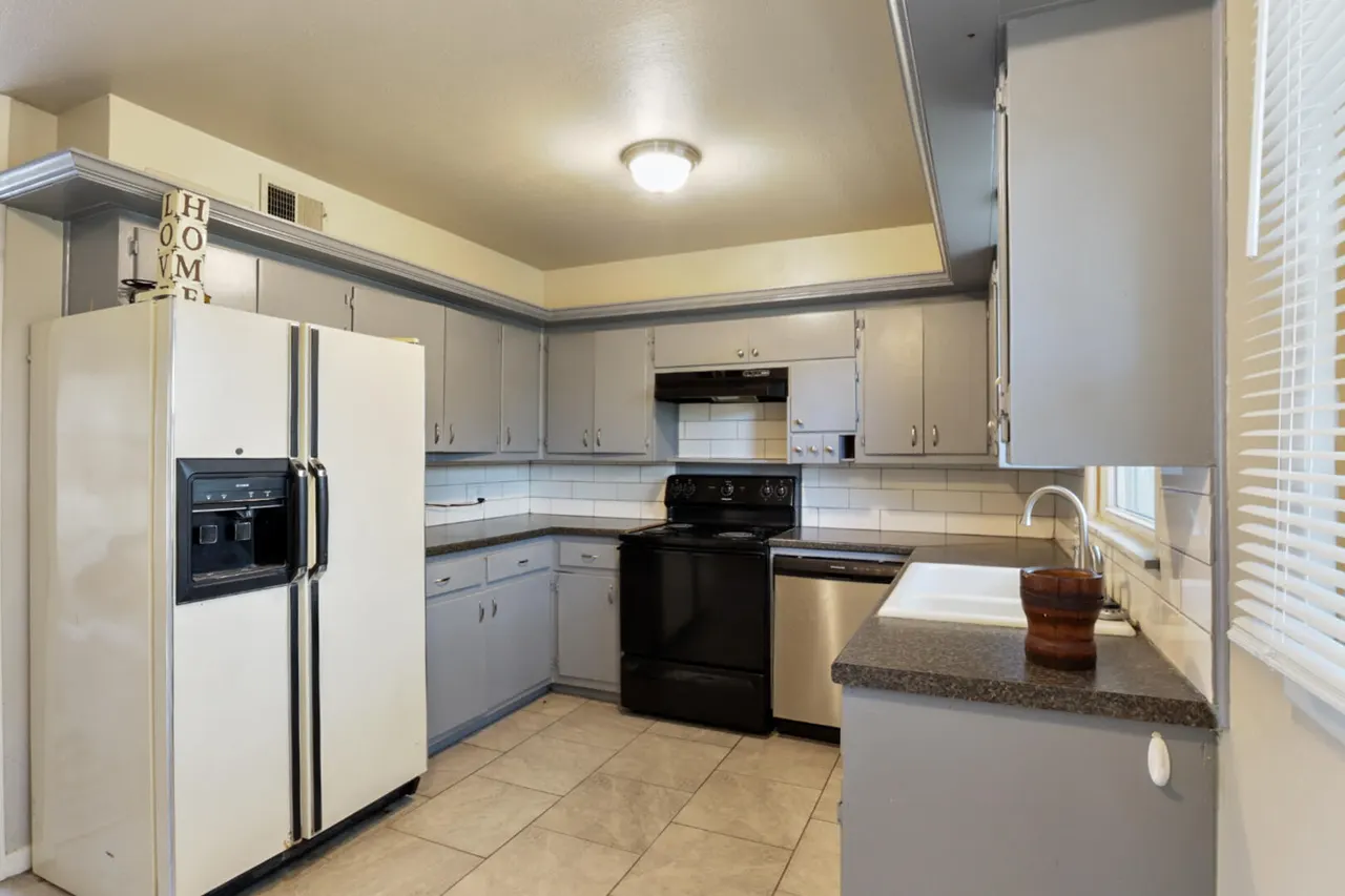 Photo 3 — 2203 37th Street, Lubbock, TX 79412