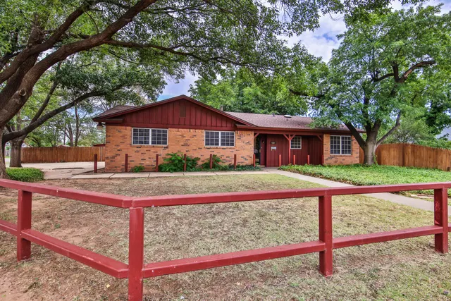 Photo 3 — 4601 31st Street, Lubbock, TX 79410