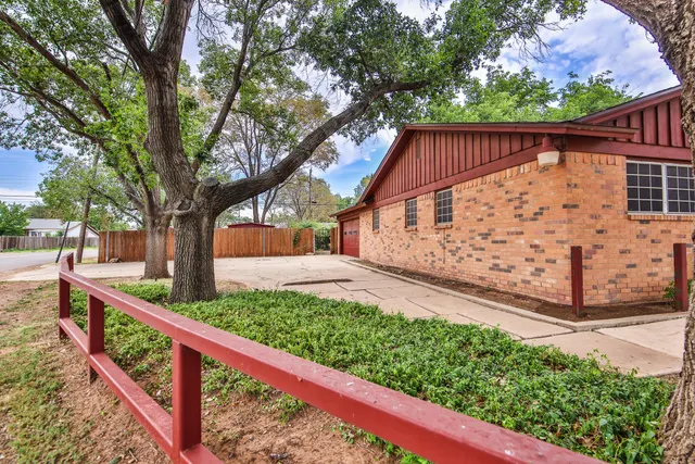 Photo 4 — 4601 31st Street, Lubbock, TX 79410