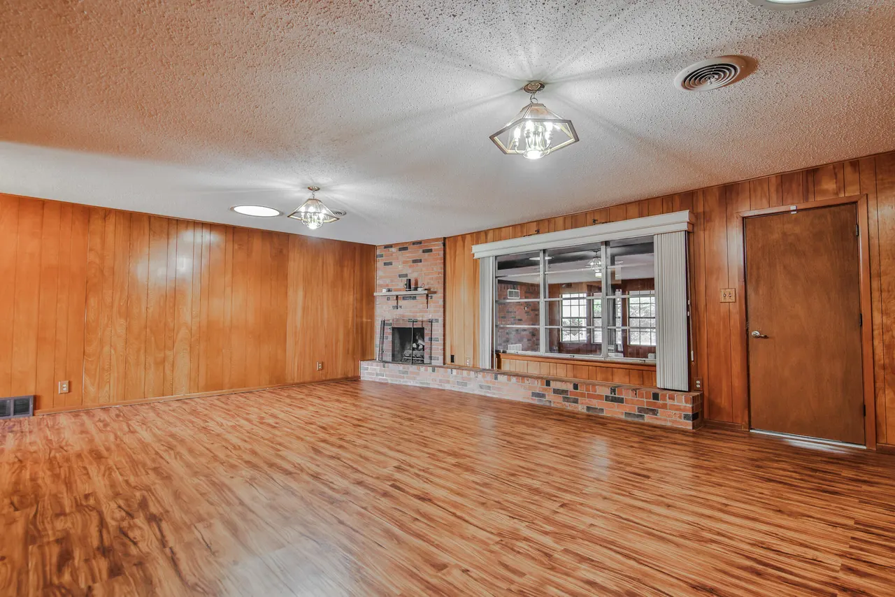Photo 9 — 4601 31st Street, Lubbock, TX 79410