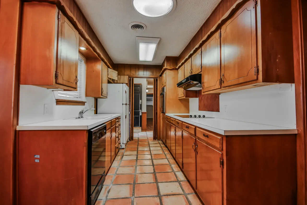 Photo 12 — 4601 31st Street, Lubbock, TX 79410