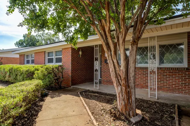 Photo 2 — 2123 53rd Street, Lubbock, TX 79412