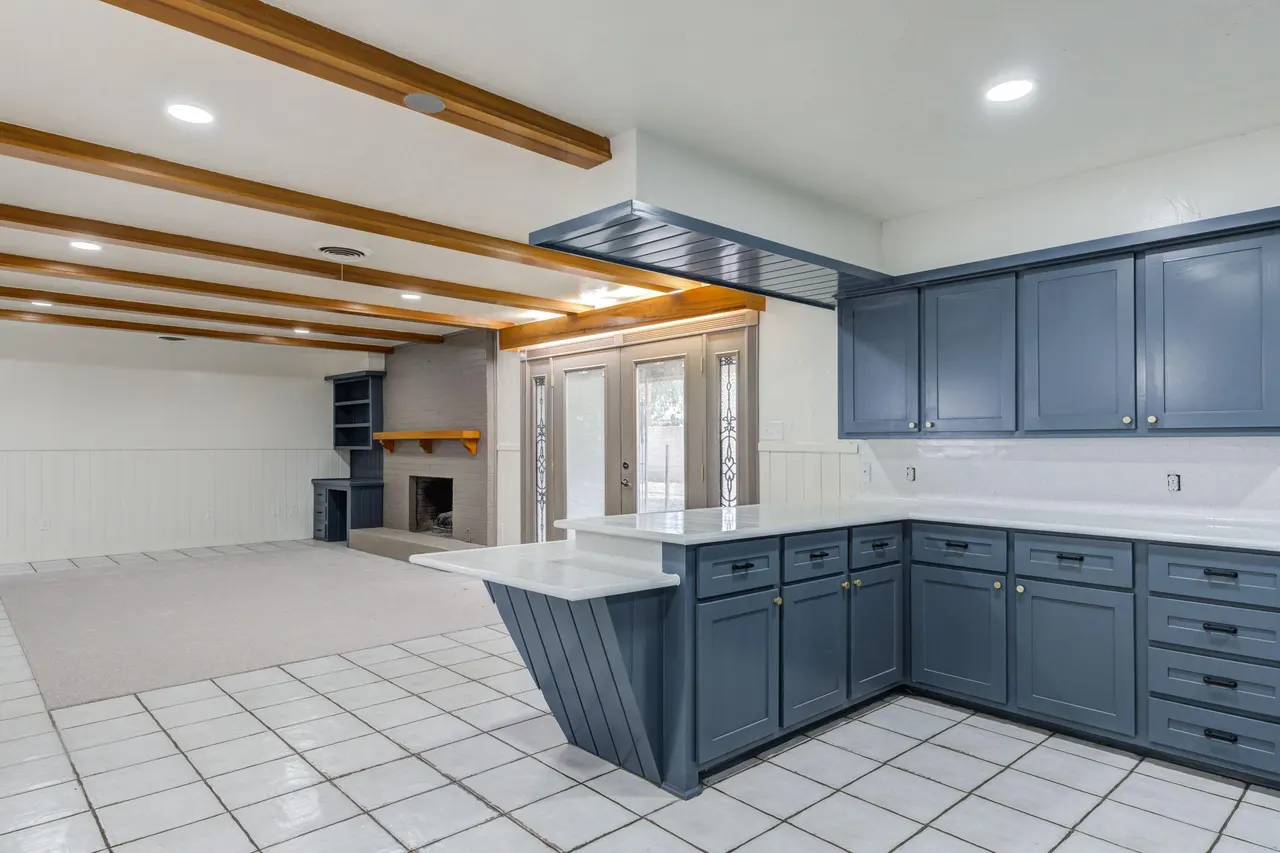 Photo 12 — 2123 53rd Street, Lubbock, TX 79412
