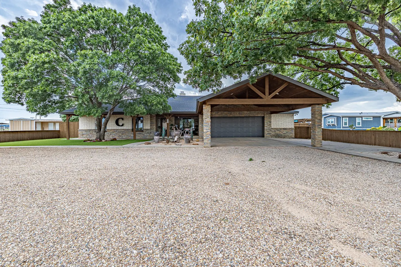 Front exterior — 1005 N Ave S, Post, TX 79356