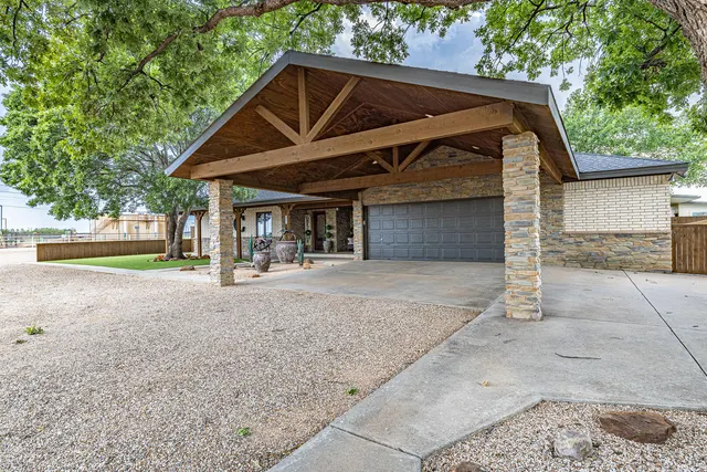 Photo 2 — 1005 N Ave S, Post, TX 79356