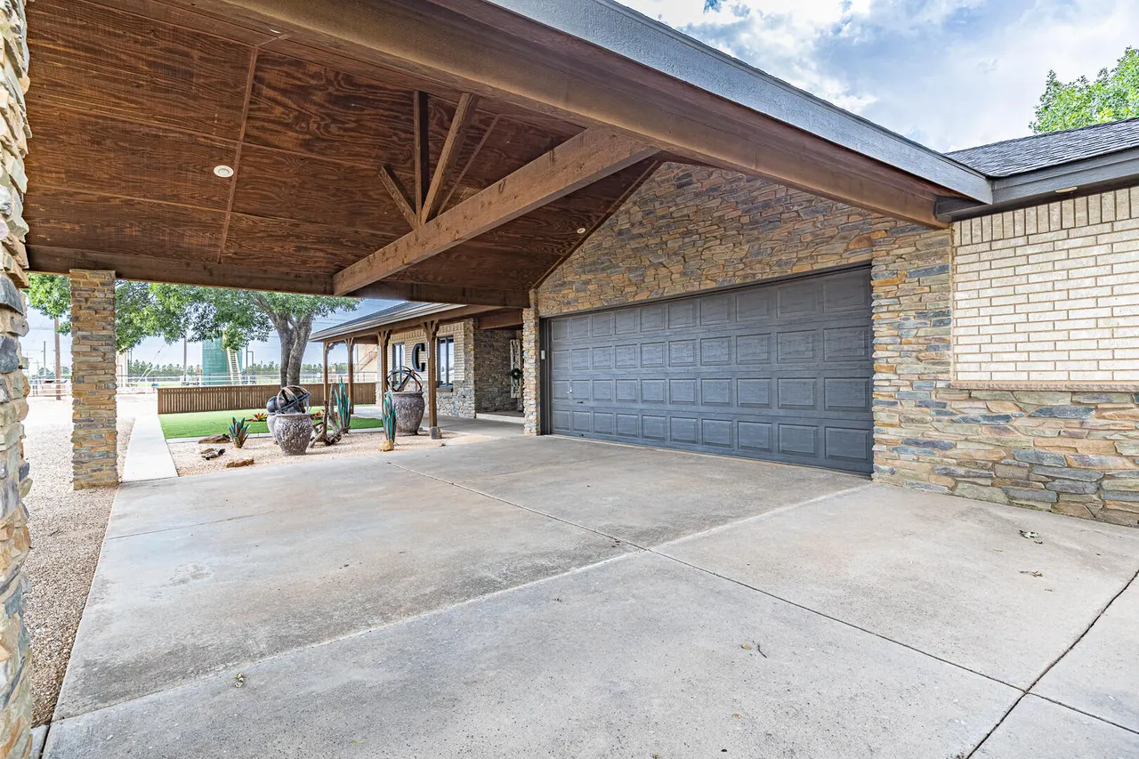 Photo 3 — 1005 N Ave S, Post, TX 79356