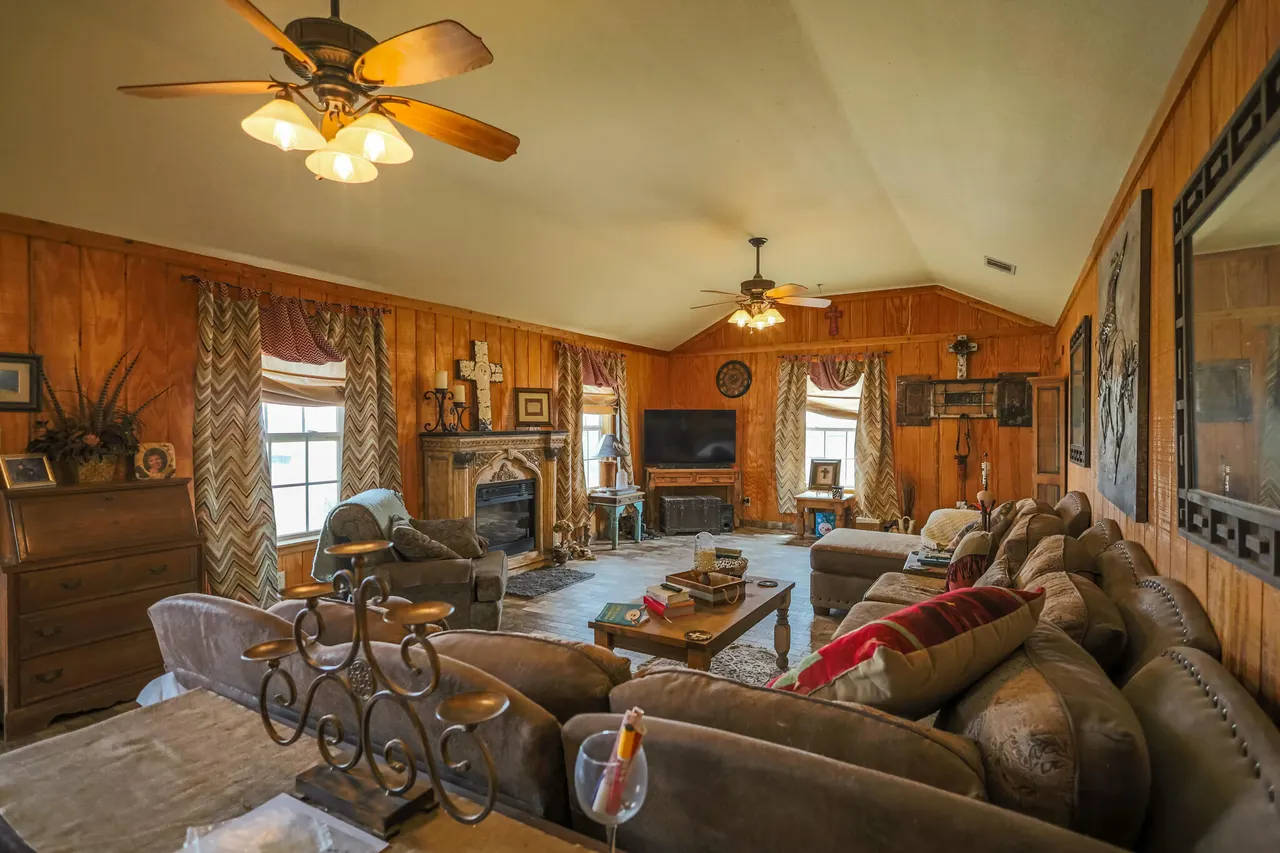Photo 11 — 3401 E Regis Street, Lubbock, TX 79403