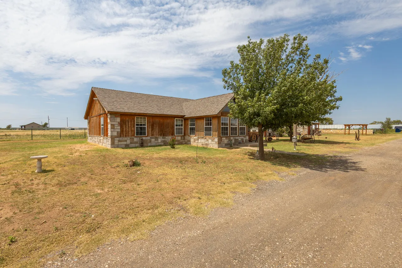 Photo 4 — 3401 E Regis Street, Lubbock, TX 79403
