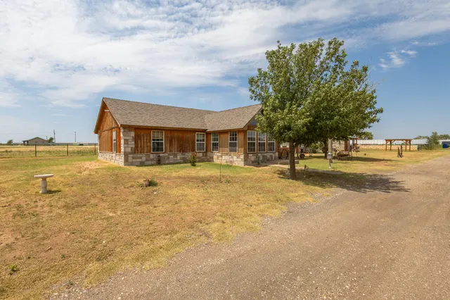 Photo 4 — 3401 E Regis Street, Lubbock, TX 79403