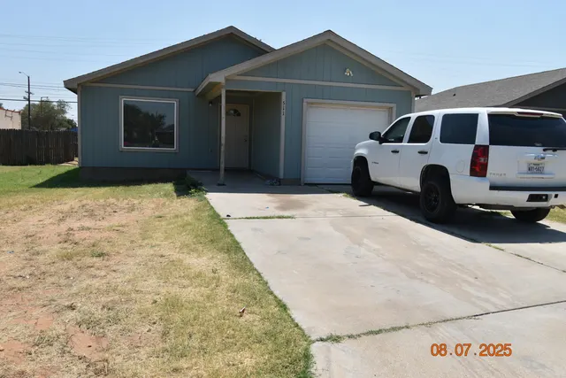 Photo 2 — 511 49th Street, Lubbock, TX 79404