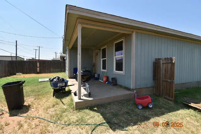 Photo 5 — 511 49th Street, Lubbock, TX 79404