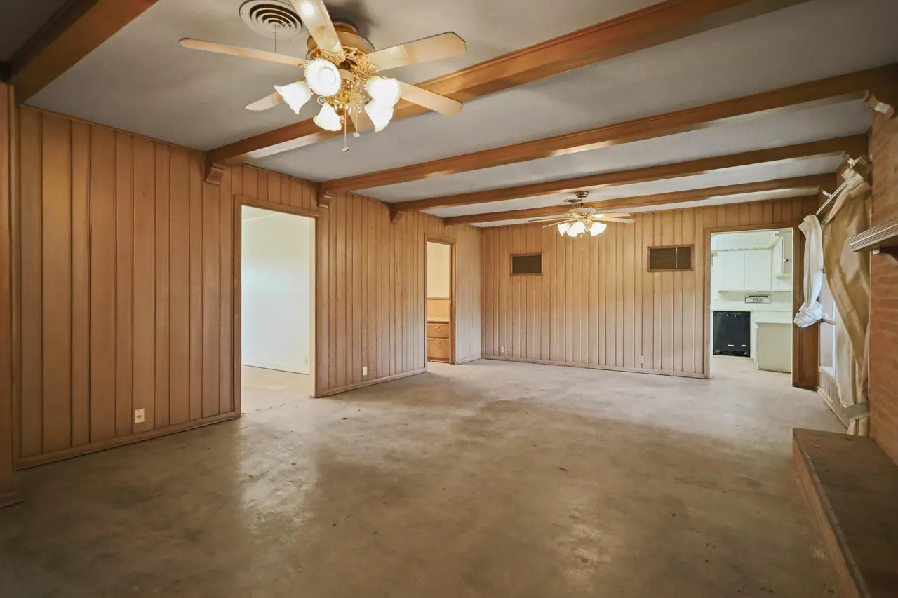 Photo 4 — 2110 56th Street, Lubbock, TX 79412
