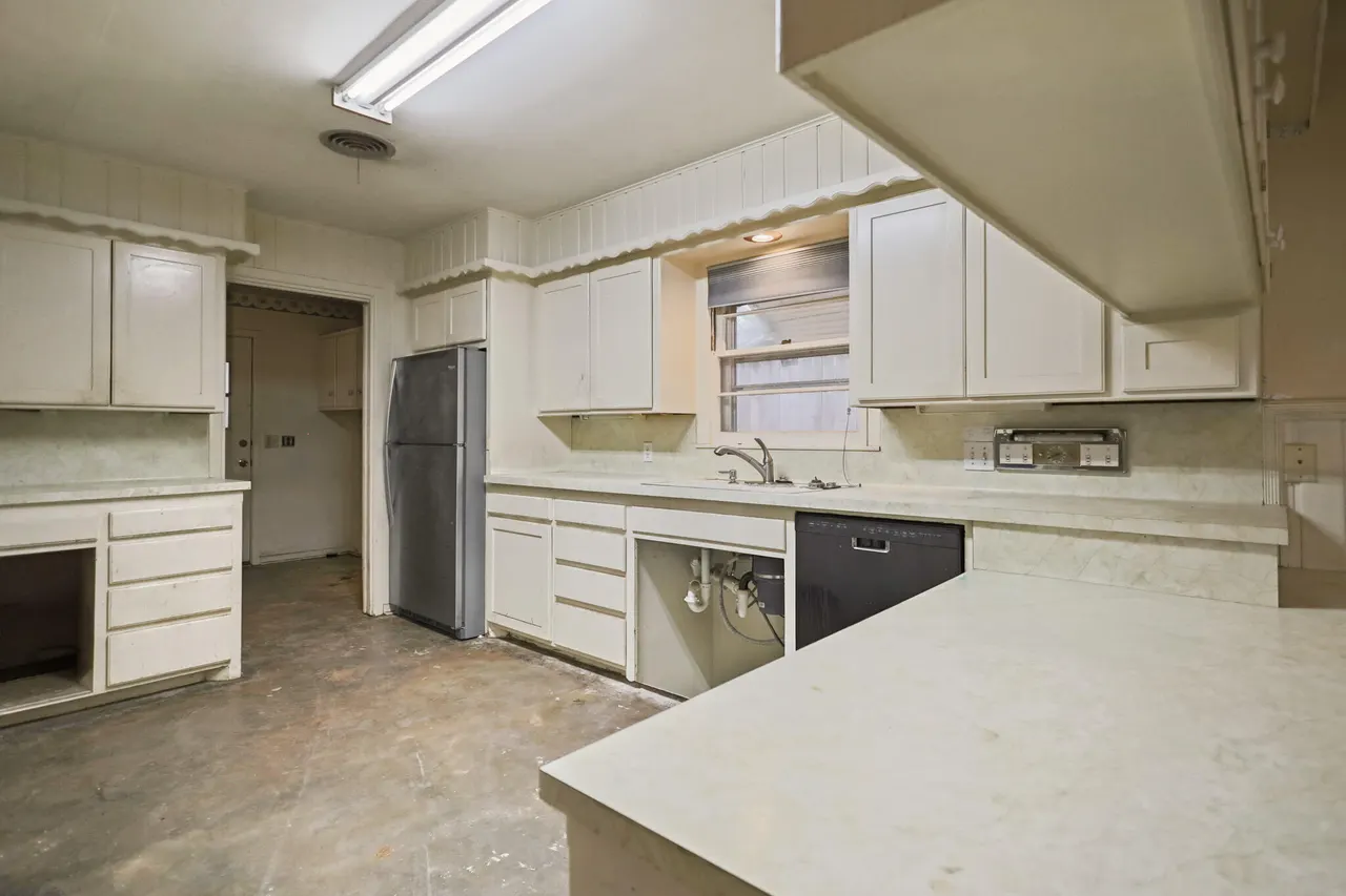 Photo 11 — 2110 56th Street, Lubbock, TX 79412