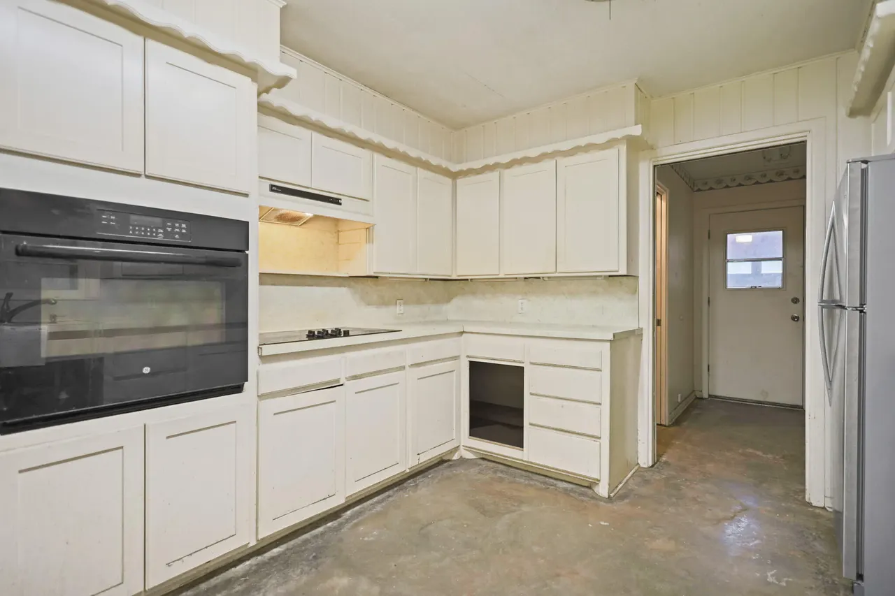 Photo 13 — 2110 56th Street, Lubbock, TX 79412