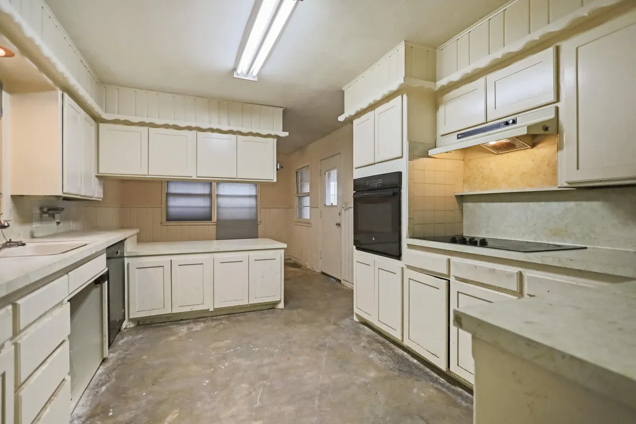 Photo 14 — 2110 56th Street, Lubbock, TX 79412
