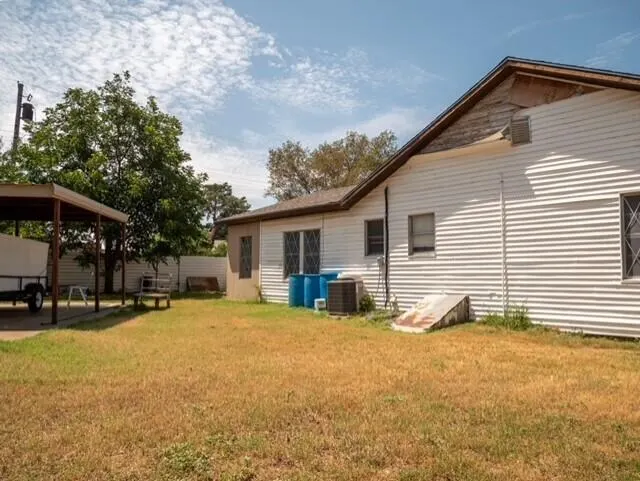 Photo 5 — 1311 31st Street, Lubbock, TX 79411