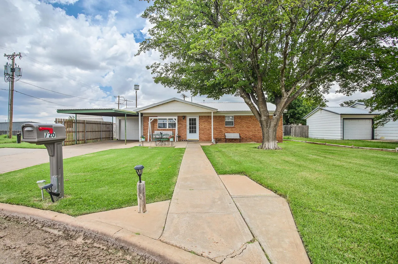 Front exterior — 720 S 23rd Street, Slaton, TX 79364