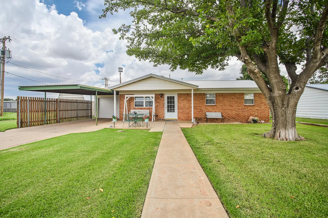 Photo 2 — 720 S 23rd Street, Slaton, TX 79364