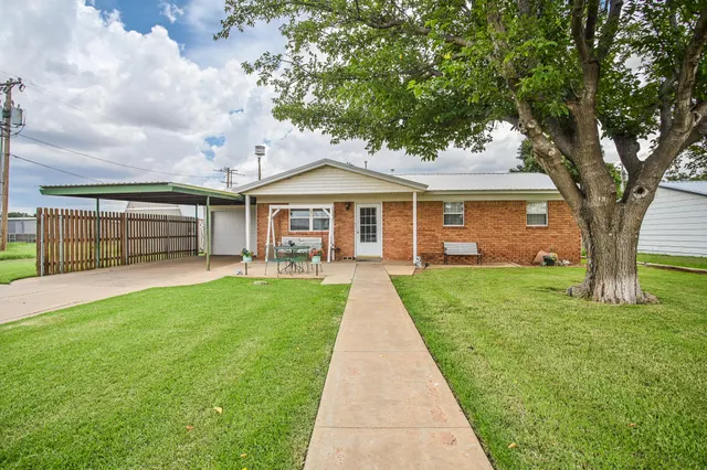 Photo 2 — 720 S 23rd Street, Slaton, TX 79364
