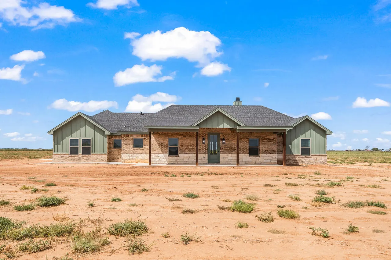 Front exterior — 7121 E F M 41, Slaton, TX 79364