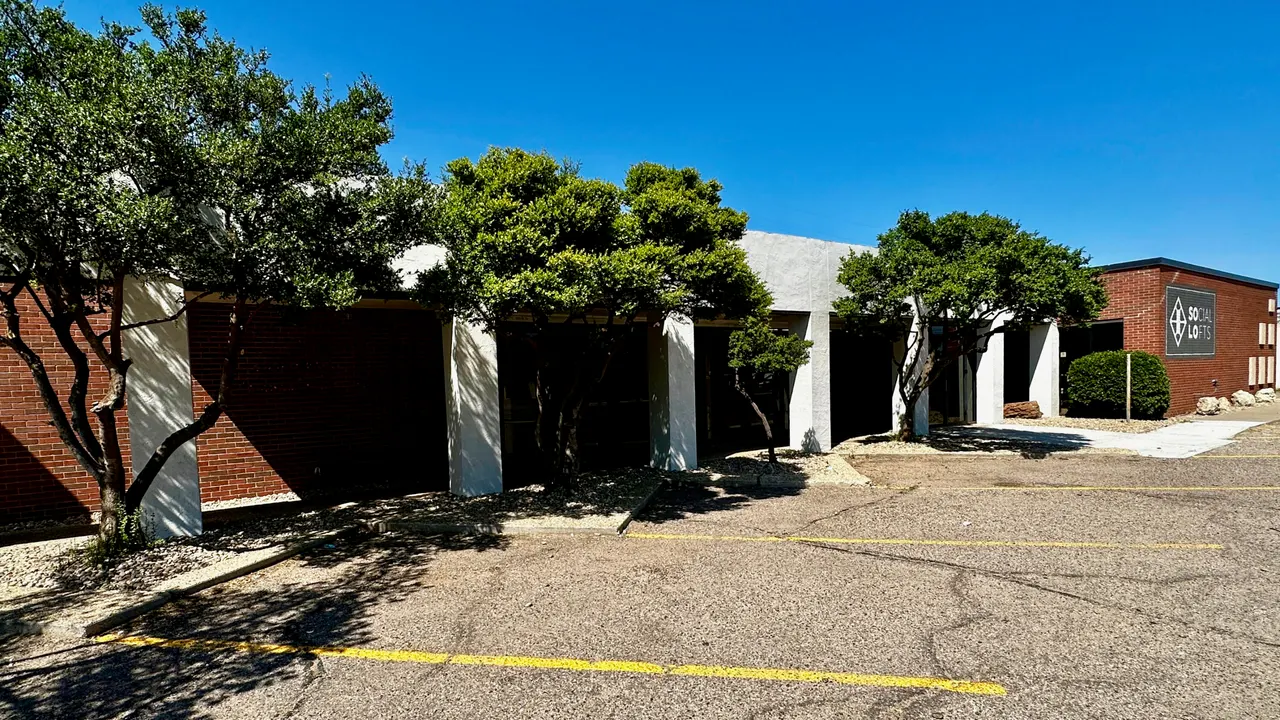 Photo 4 — 3610 34th Street, Lubbock, TX 79410