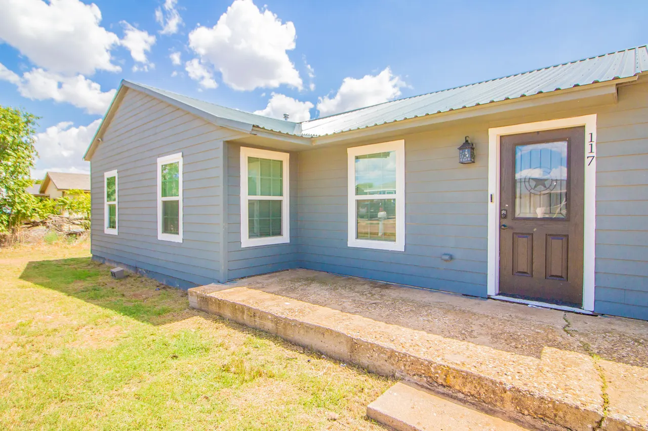 Photo 2 — 117 77th Street, Lubbock, TX 79404