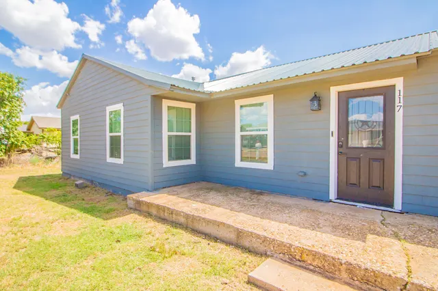 Photo 2 — 117 77th Street, Lubbock, TX 79404