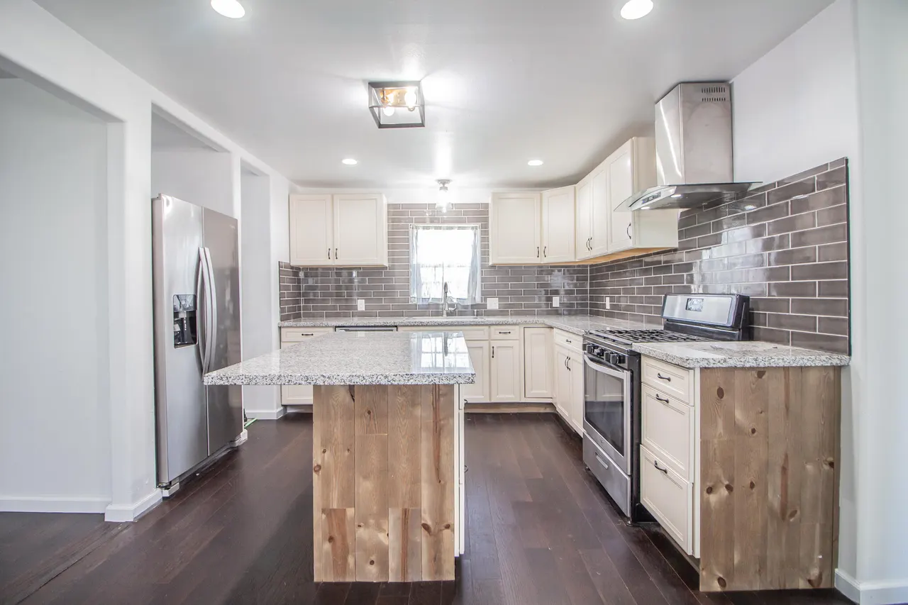 Photo 5 — 117 77th Street, Lubbock, TX 79404