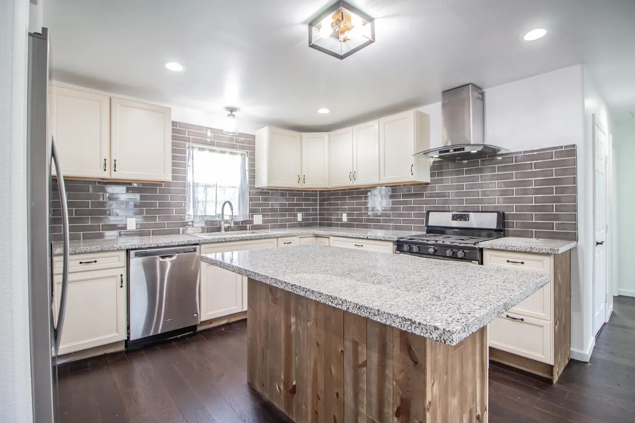 Photo 7 — 117 77th Street, Lubbock, TX 79404