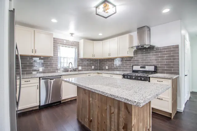 Photo 7 — 117 77th Street, Lubbock, TX 79404