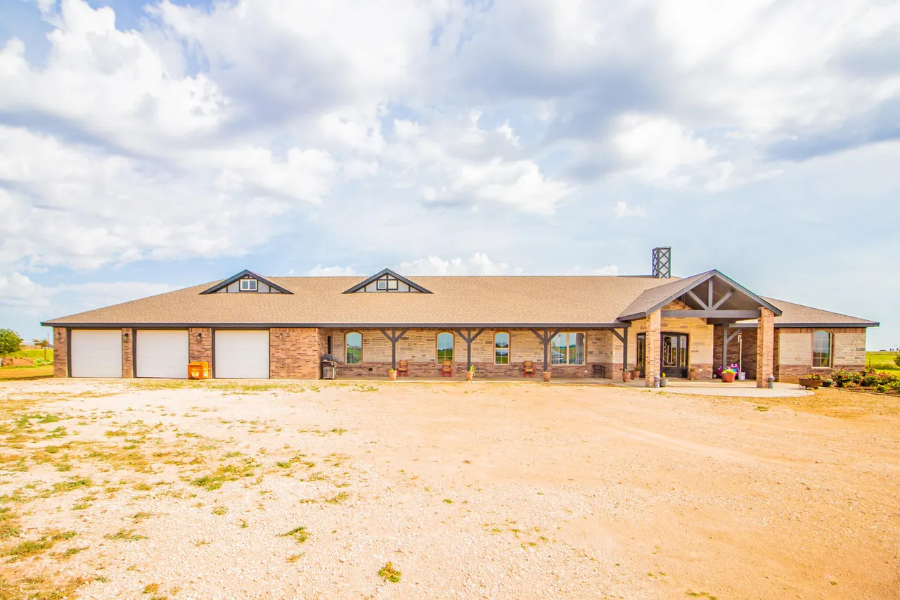 Photo 2 — 7710 County Rd 5800, Shallowater, TX 79363