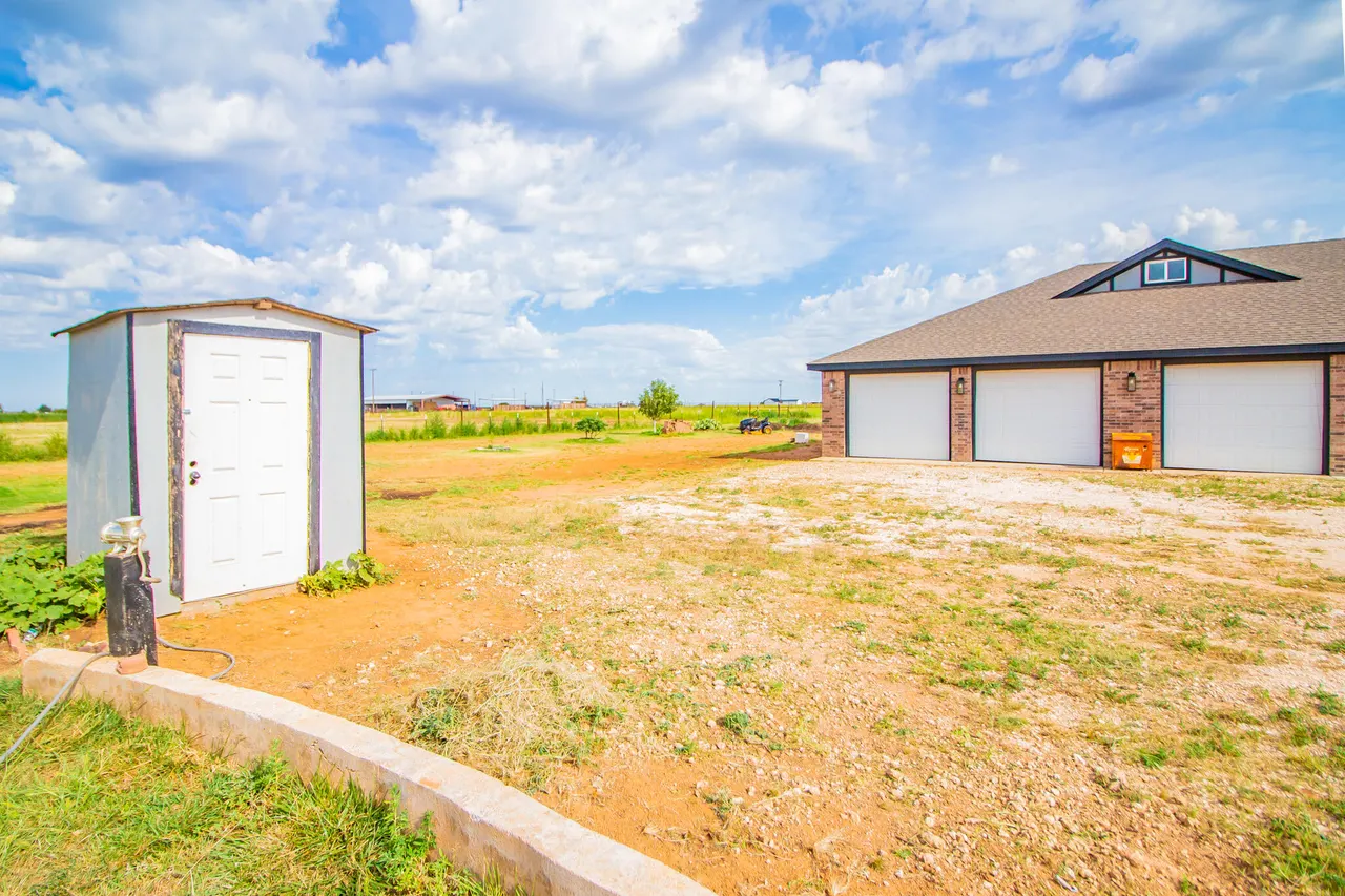 Photo 6 — 7710 County Rd 5800, Shallowater, TX 79363