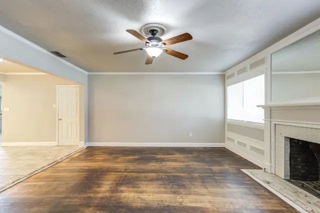 Photo 8 — 2111 29th Street, Lubbock, TX 79411