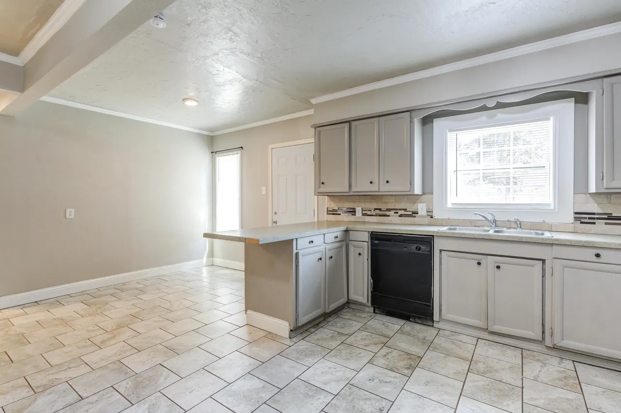 Photo 20 — 2111 29th Street, Lubbock, TX 79411