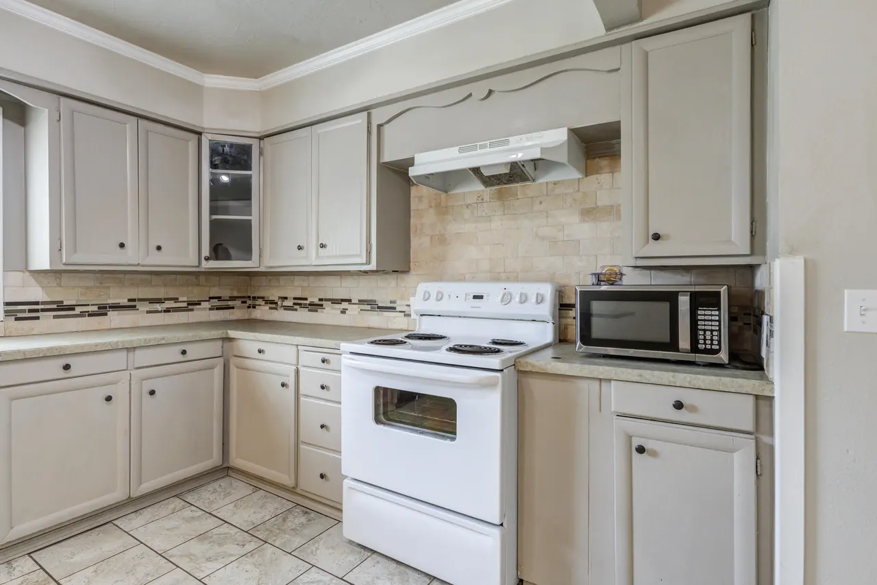 Photo 18 — 2111 29th Street, Lubbock, TX 79411