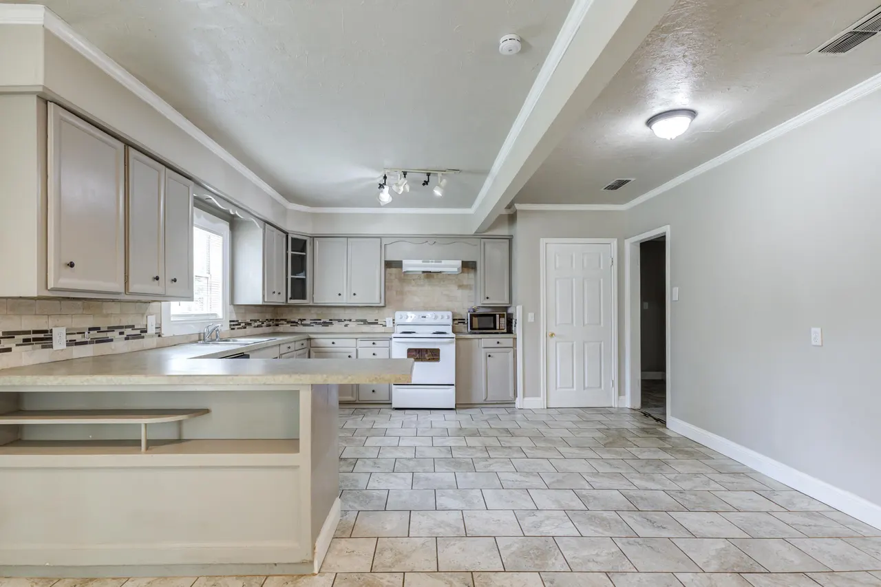 Photo 16 — 2111 29th Street, Lubbock, TX 79411