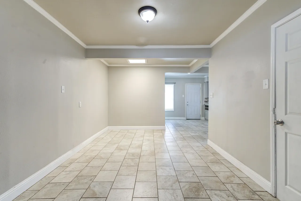 Photo 12 — 2111 29th Street, Lubbock, TX 79411