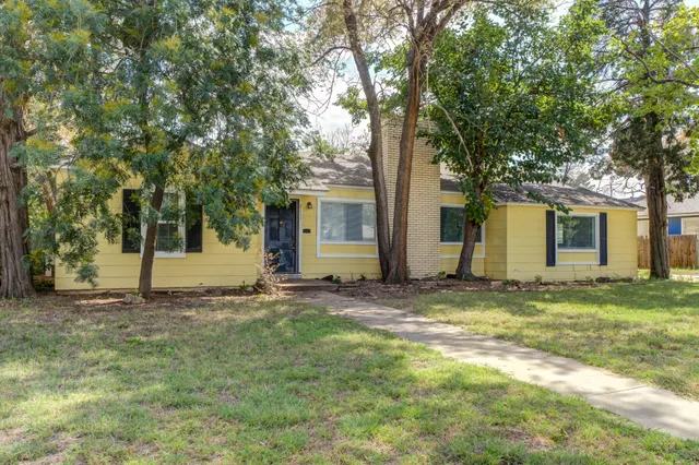 Photo 3 — 2111 29th Street, Lubbock, TX 79411